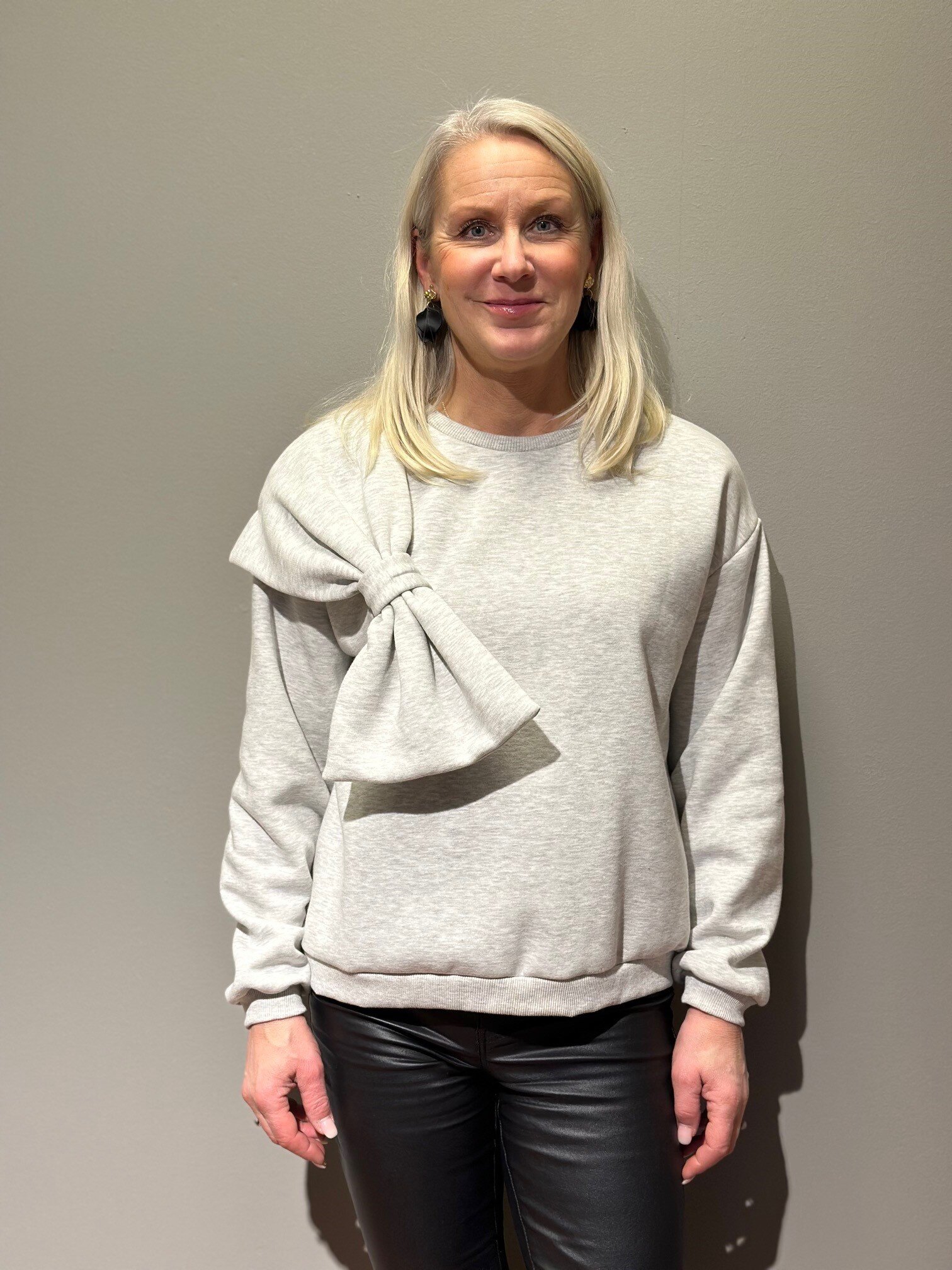 Sweatshirt Med Rosett - Lt Grey