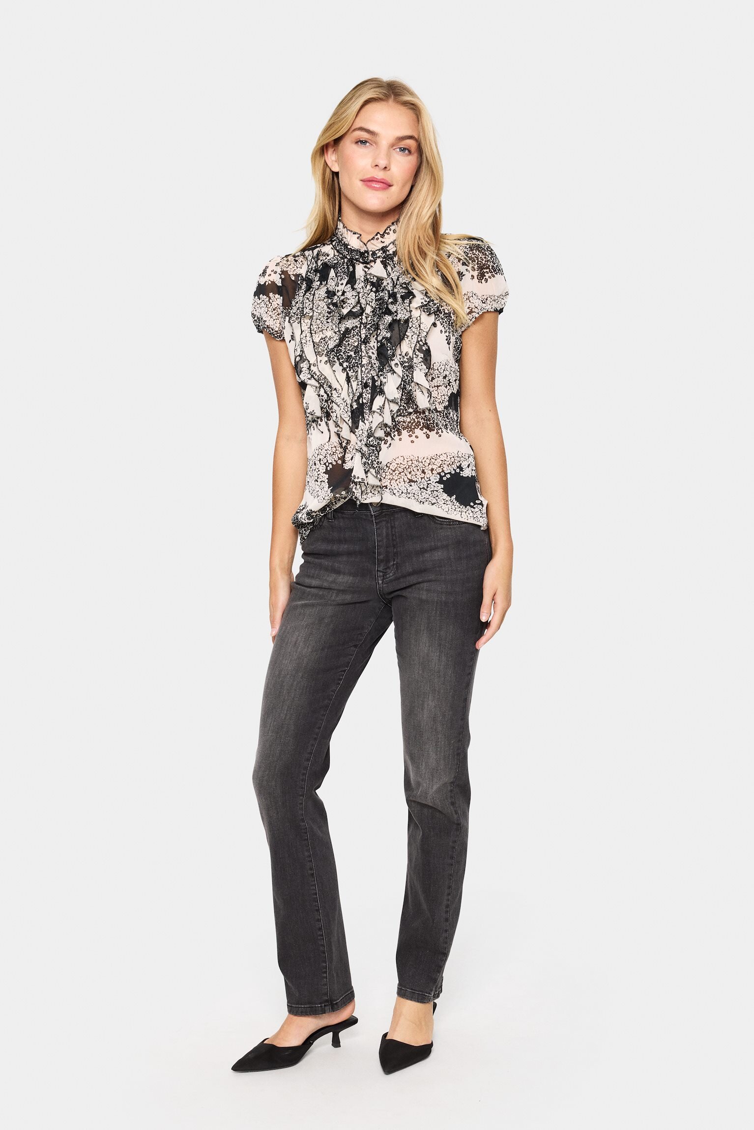 Liljasz Crinkle Shirt - Black Wavy Flowers